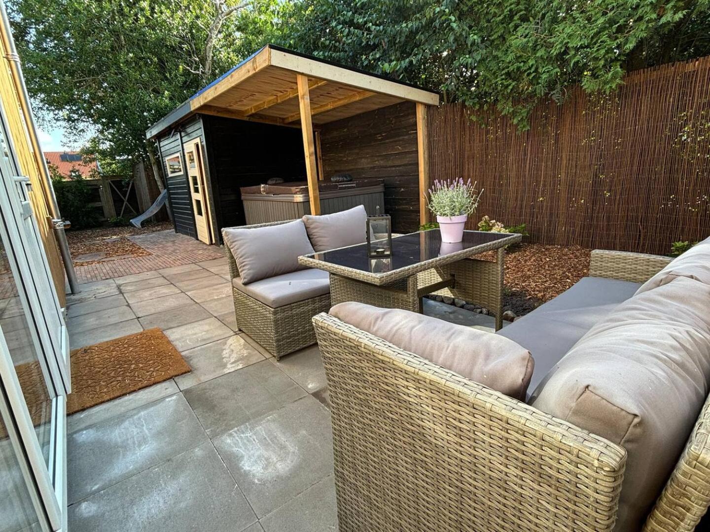 Bed And Breakfast Heerenveen Centrum Met Prive Sauna En Jacuzzi Exterior photo
